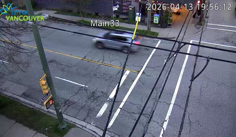 Main St & E 33rd Ave - W