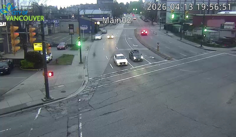 Main St & E 2nd Ave - E