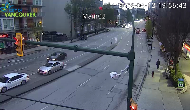 Main St & E 2nd Ave - W