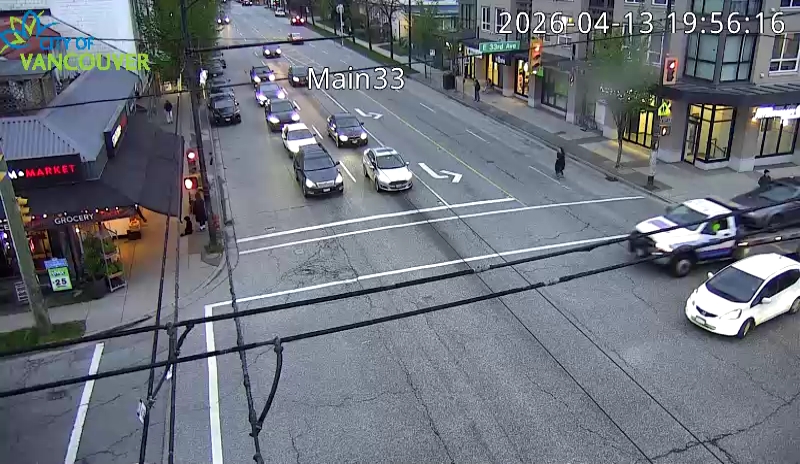 Main St & E 33rd Ave - N