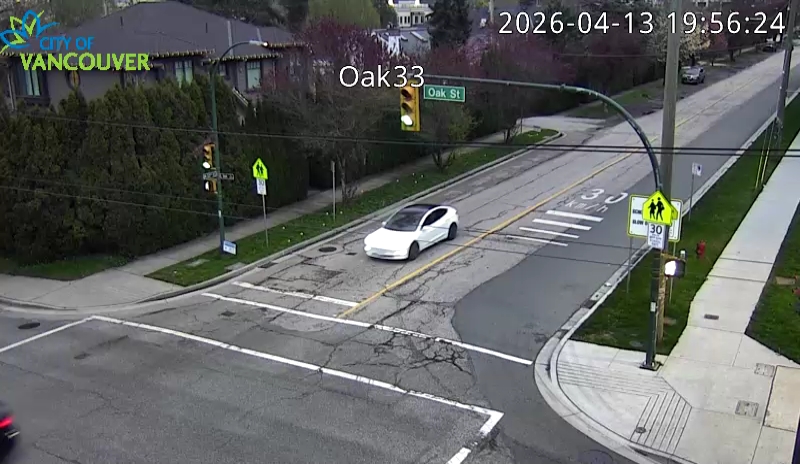 Oak St & W 33rd Ave - E