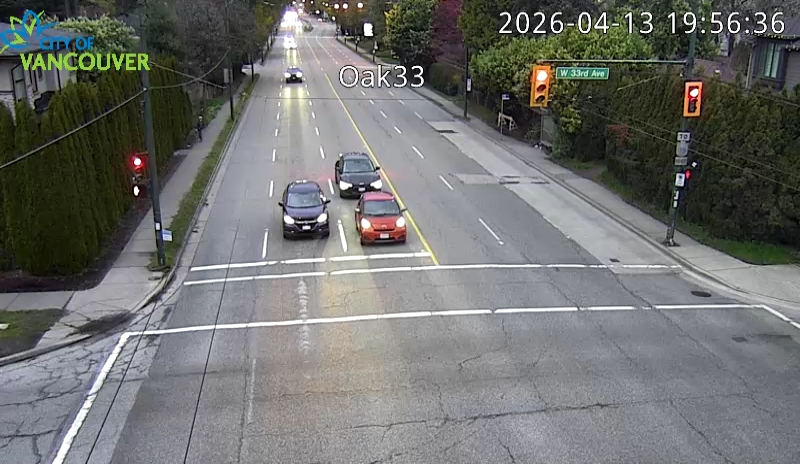 Oak St & W 33rd Ave - N